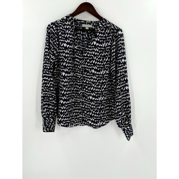 Ryegrass Navy White Geometric Design V Neck Blouse Size Medium Easy Wear EUC - Picture 1 of 11